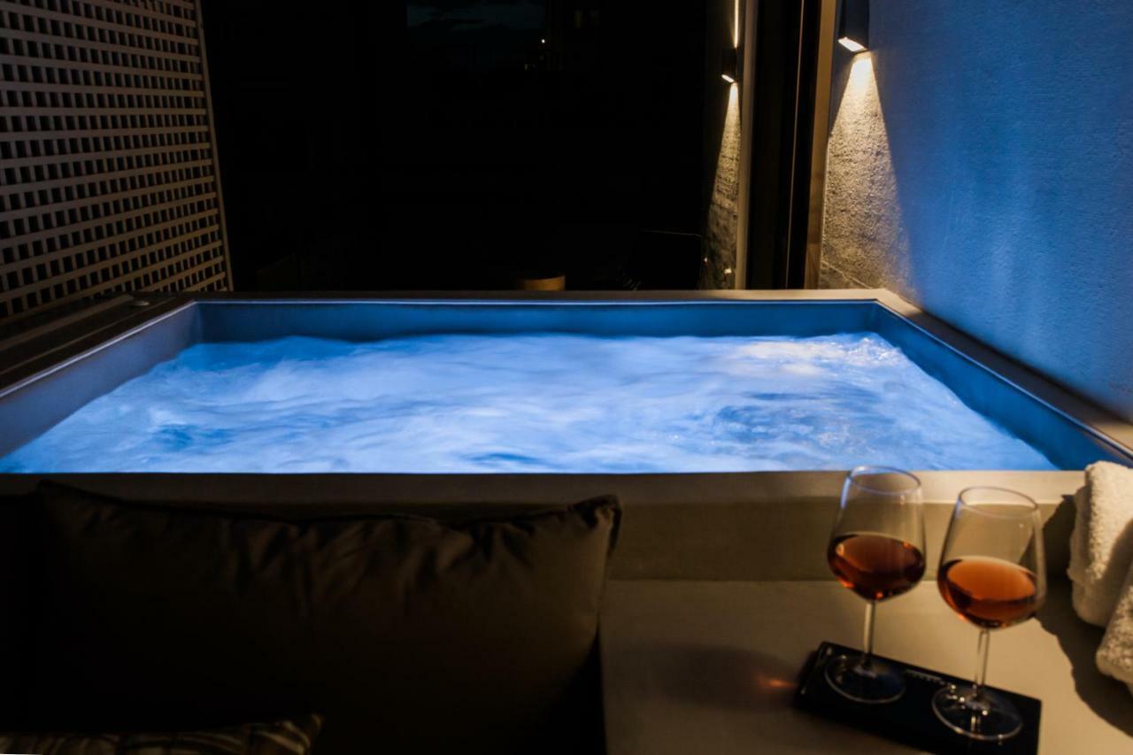 *** Boutique Syntagma Apartment W/ Plunge Pool *** アテネ エクステリア 写真